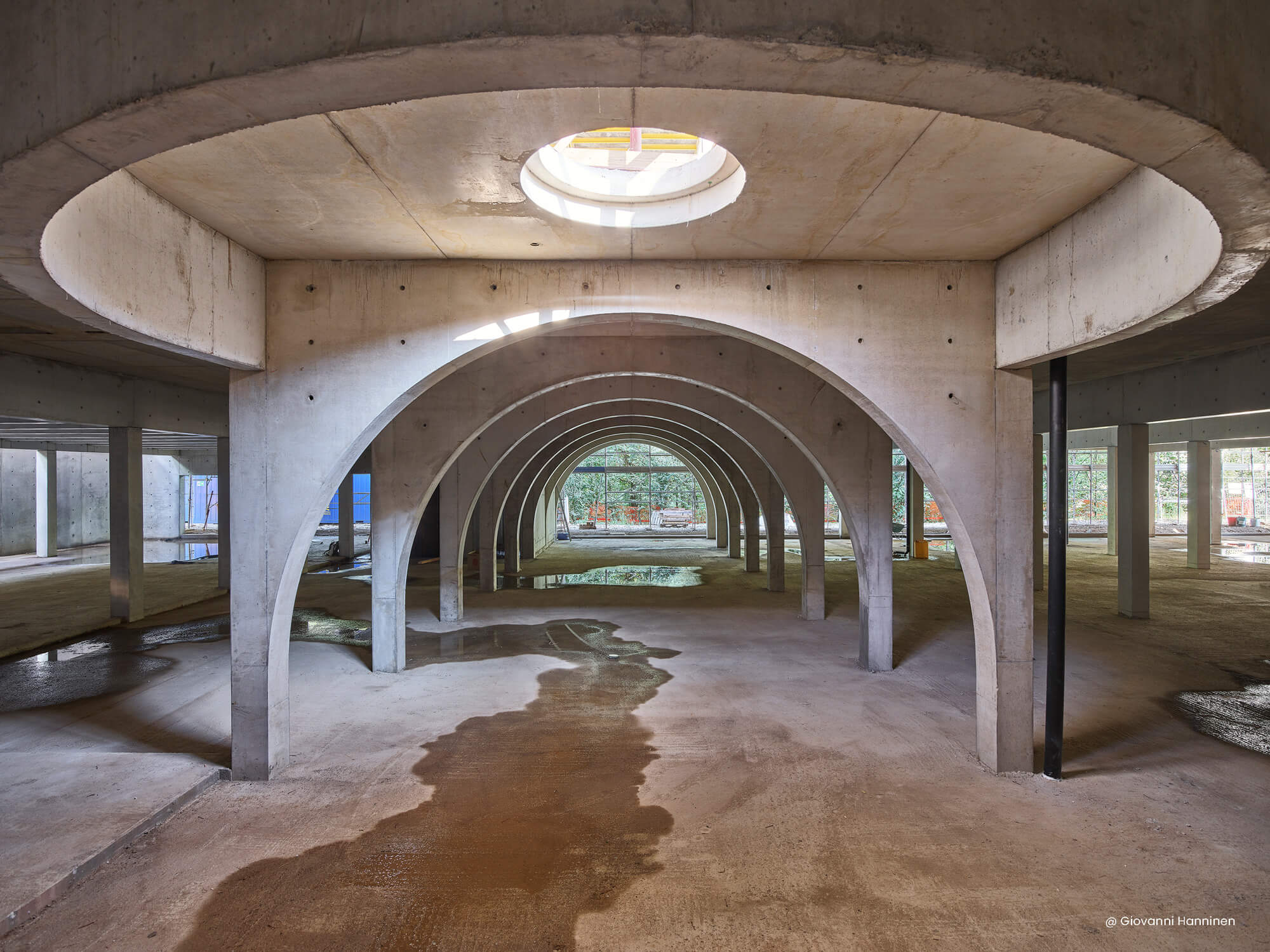 Cantina Ceresè - cantiere, prospettiva della struttura ad arco dell'edificio. Foto di Giovanni Hannien